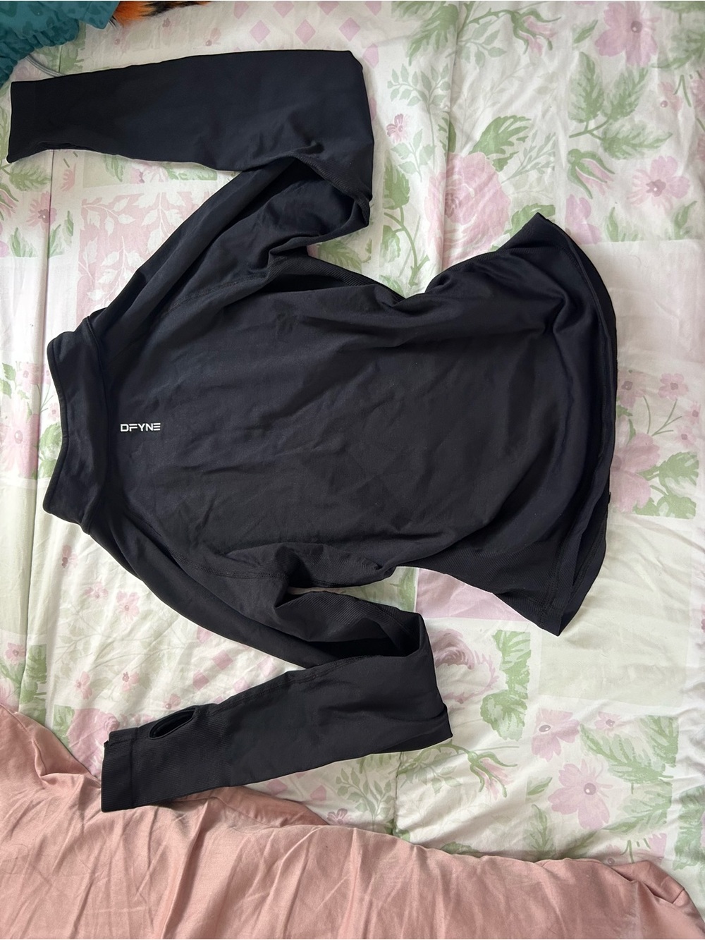 DFYNE Women's Black Long-Sleeve Active Top